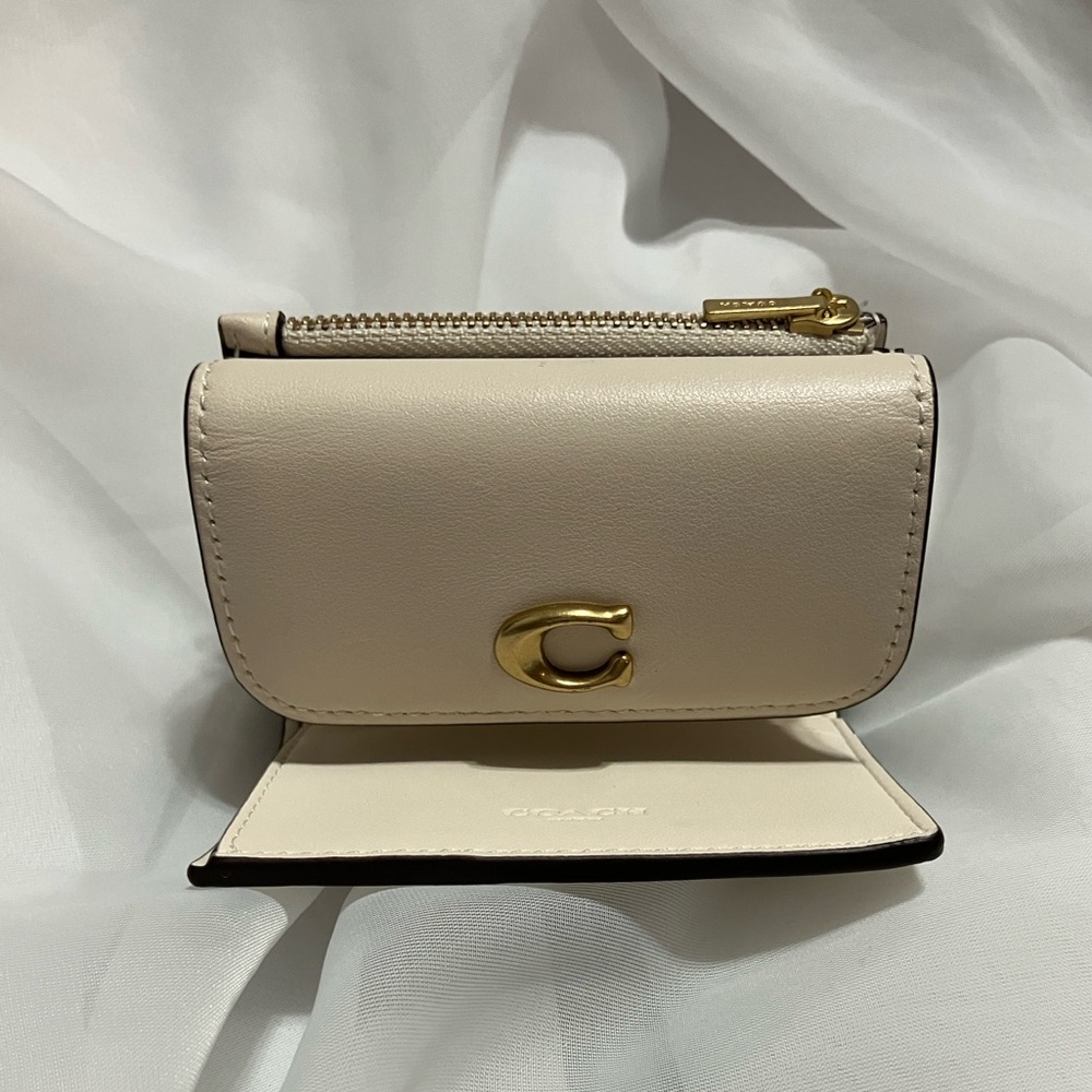 Coach Essentials Card Holder Wallet - Picture 6 of 9
